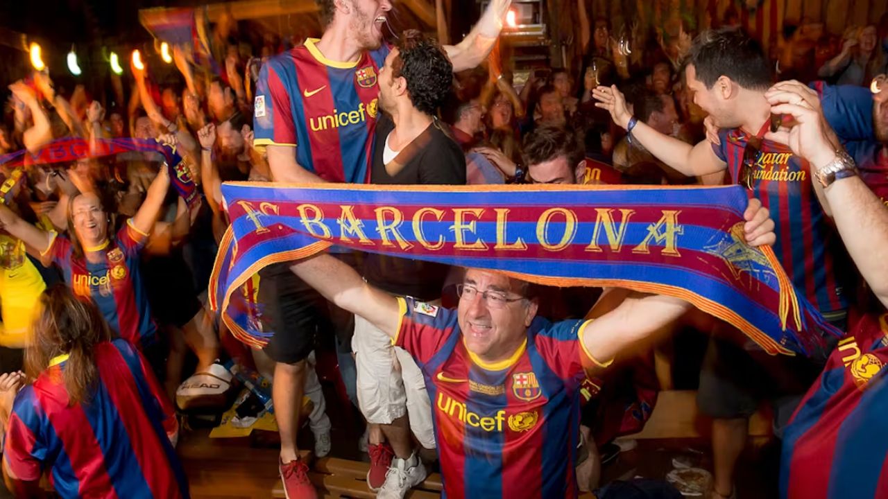 Vì sao cổ động viên Barcelona được gọi là Cules?
